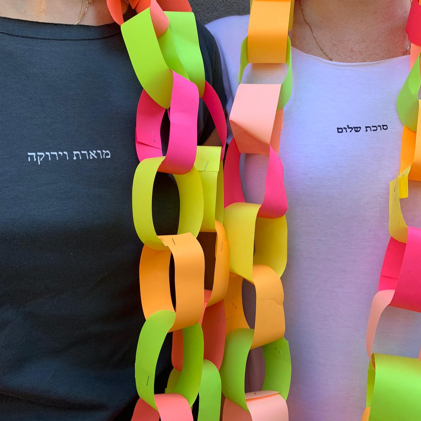 מוארת וירוקה
